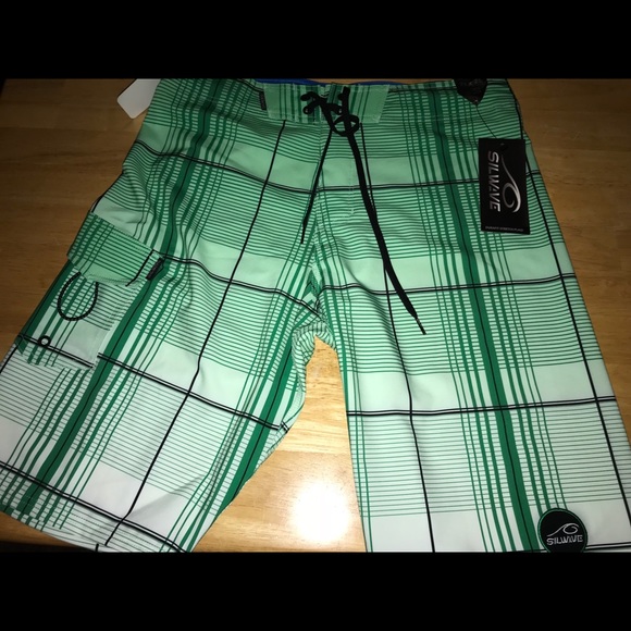 Silwave Green Plaid Board Shorts Size 29x21 - Picture 4 of 6